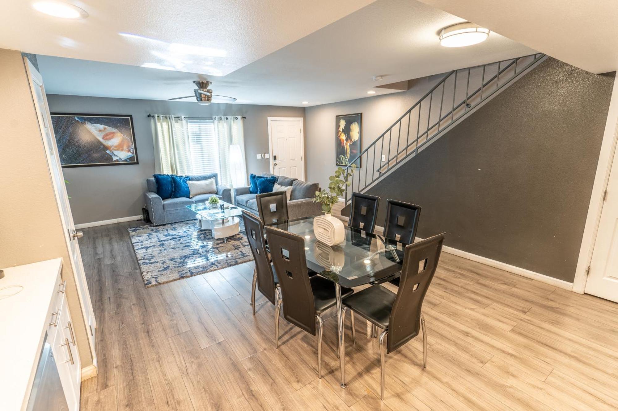 Spacious 2-Bedroom Townhouse With Pool & Private Patio In Central Las Vegas Eksteriør billede