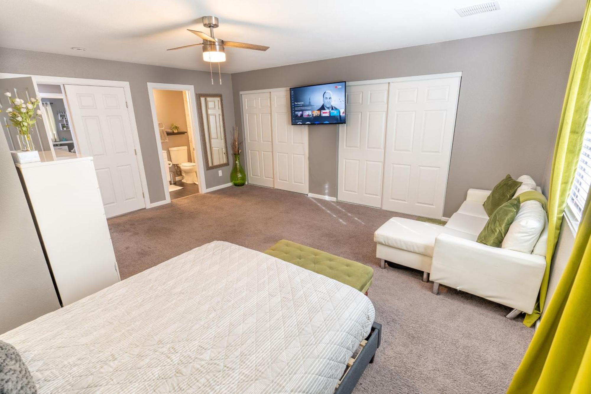 Spacious 2-Bedroom Townhouse With Pool & Private Patio In Central Las Vegas Eksteriør billede
