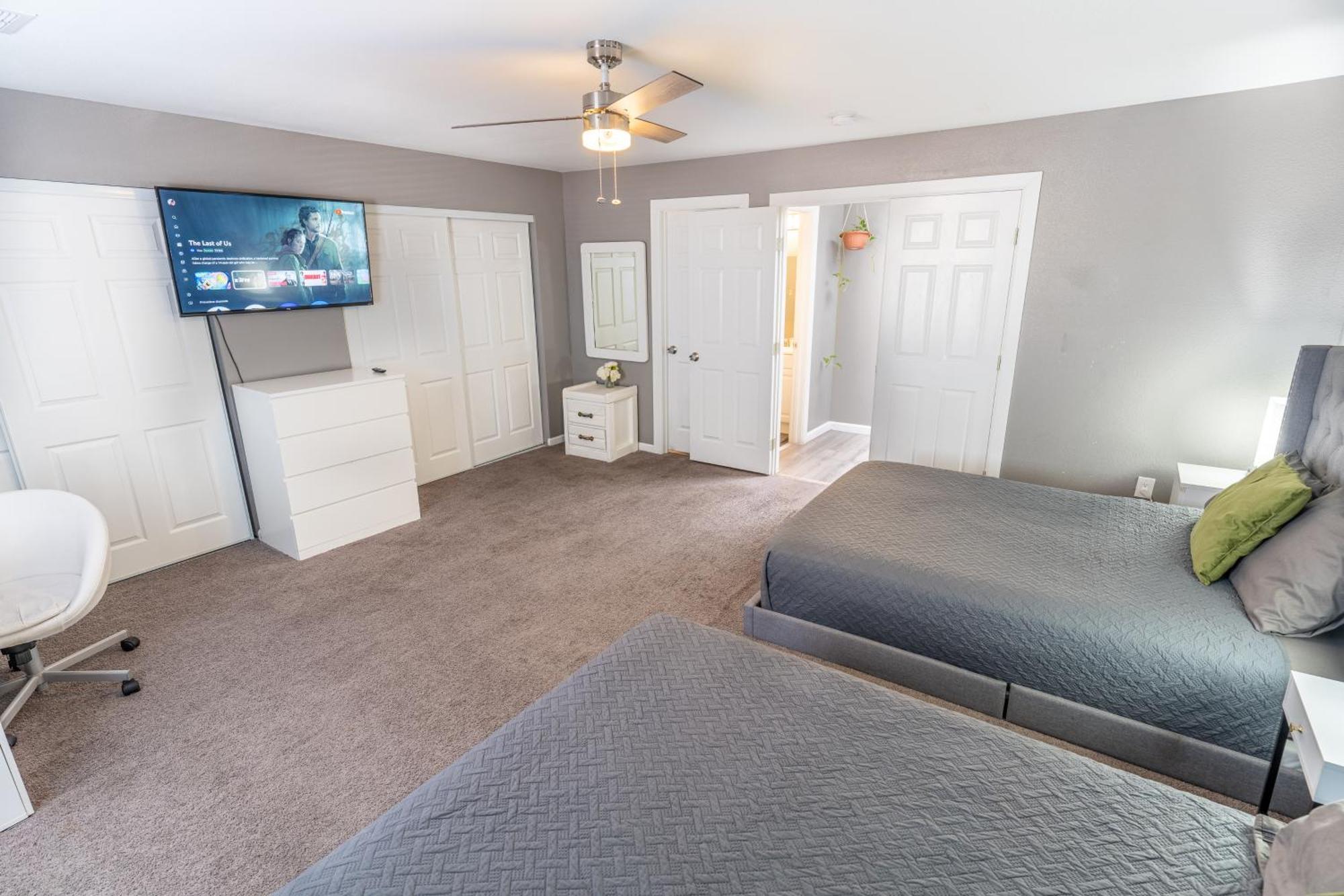 Spacious 2-Bedroom Townhouse With Pool & Private Patio In Central Las Vegas Eksteriør billede