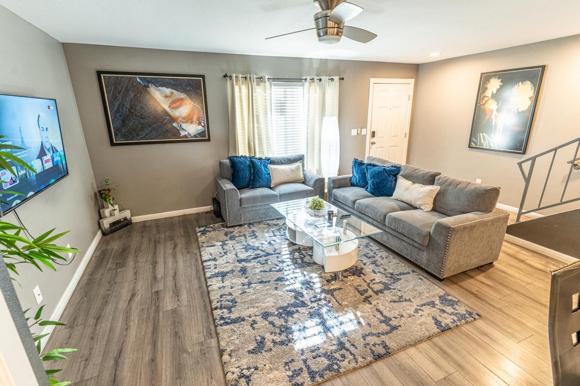 Spacious 2-Bedroom Townhouse With Pool & Private Patio In Central Las Vegas Eksteriør billede