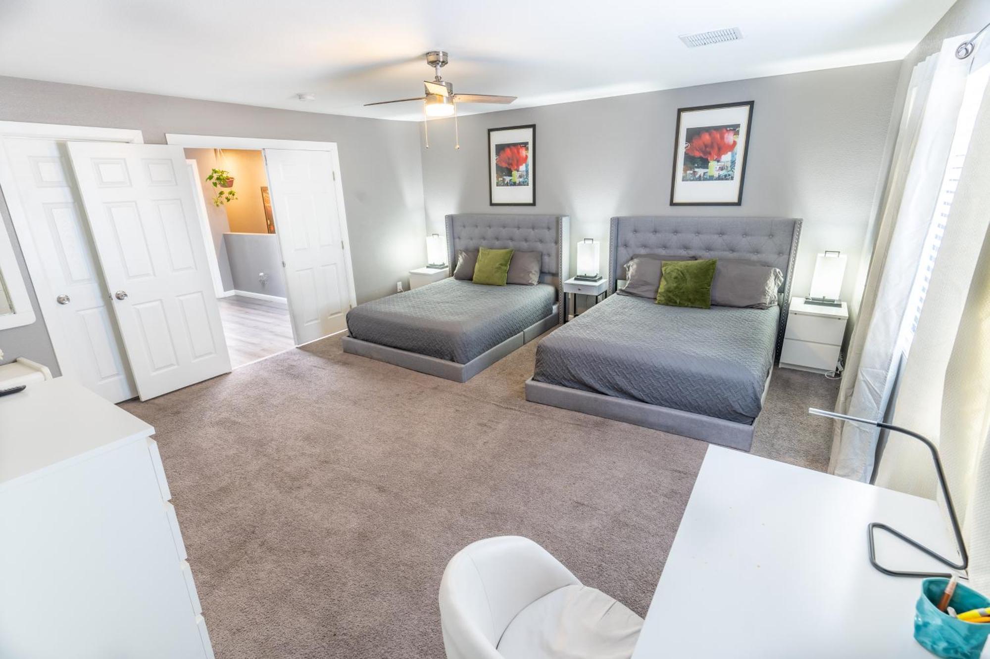 Spacious 2-Bedroom Townhouse With Pool & Private Patio In Central Las Vegas Eksteriør billede