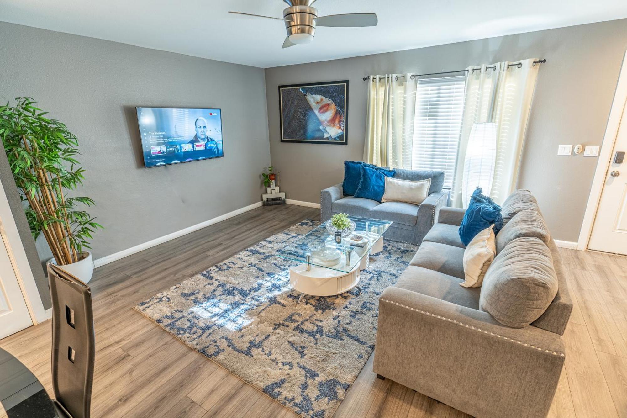 Spacious 2-Bedroom Townhouse With Pool & Private Patio In Central Las Vegas Eksteriør billede