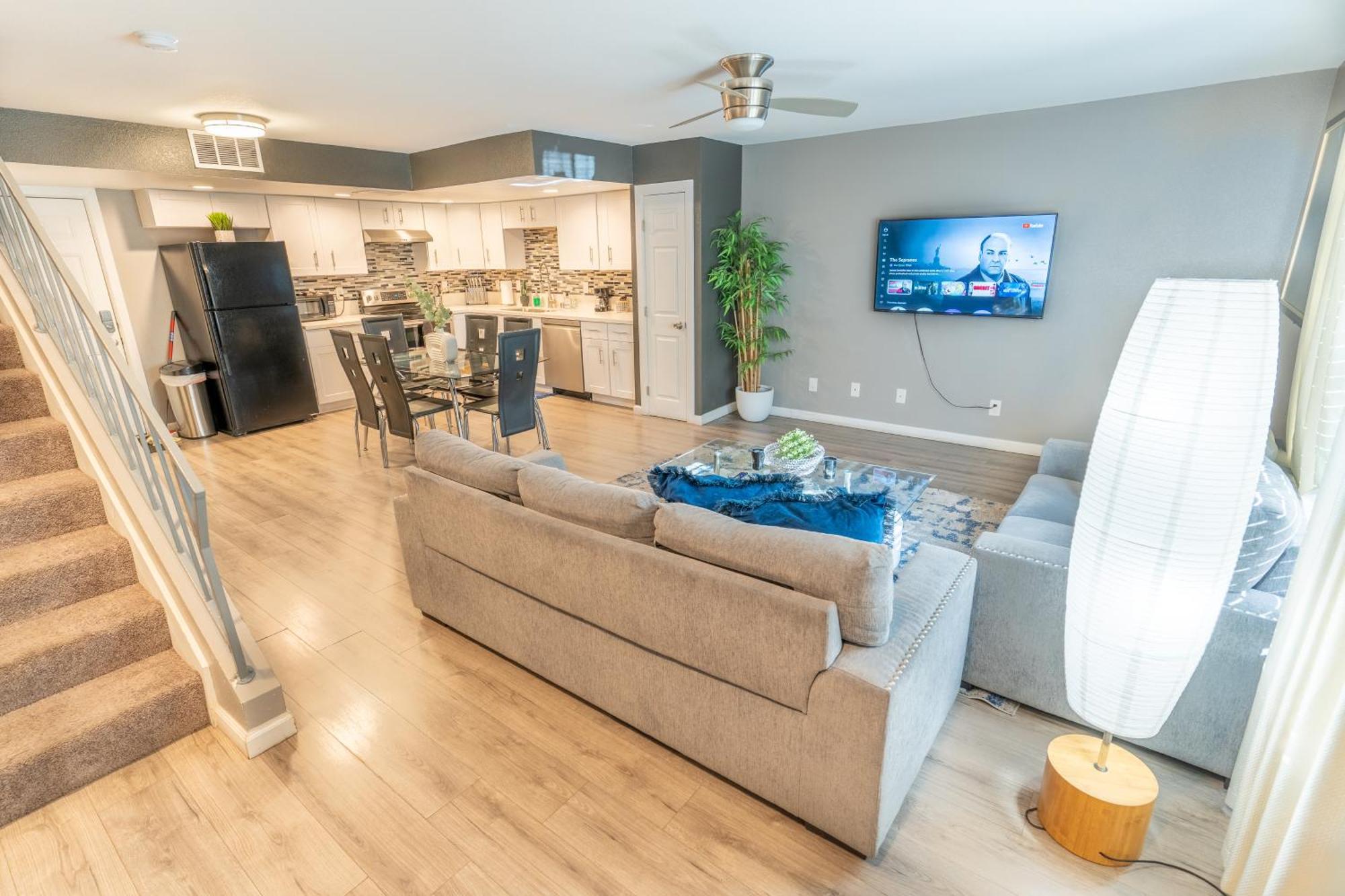 Spacious 2-Bedroom Townhouse With Pool & Private Patio In Central Las Vegas Eksteriør billede